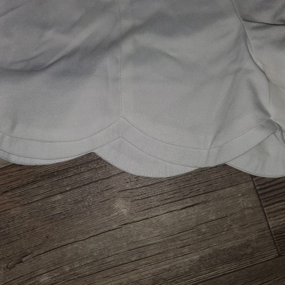 Beautiful white shorts with layered trim 😍😍 NWT - Picture 4 of 6